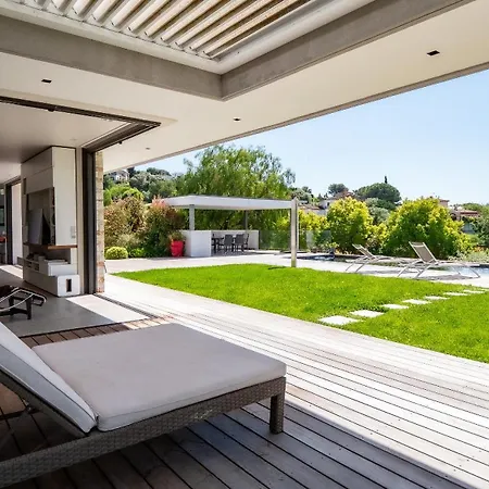 Contemporaine Classee 5 Etoiles Avec Piscine Villa
