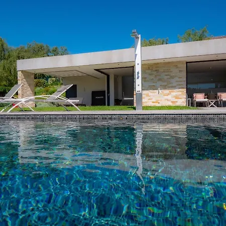 Contemporaine Classée 5 étoiles Avec Piscine Villa Antibes