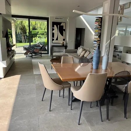 Contemporaine Classee 5 Etoiles Avec Piscine Villa *